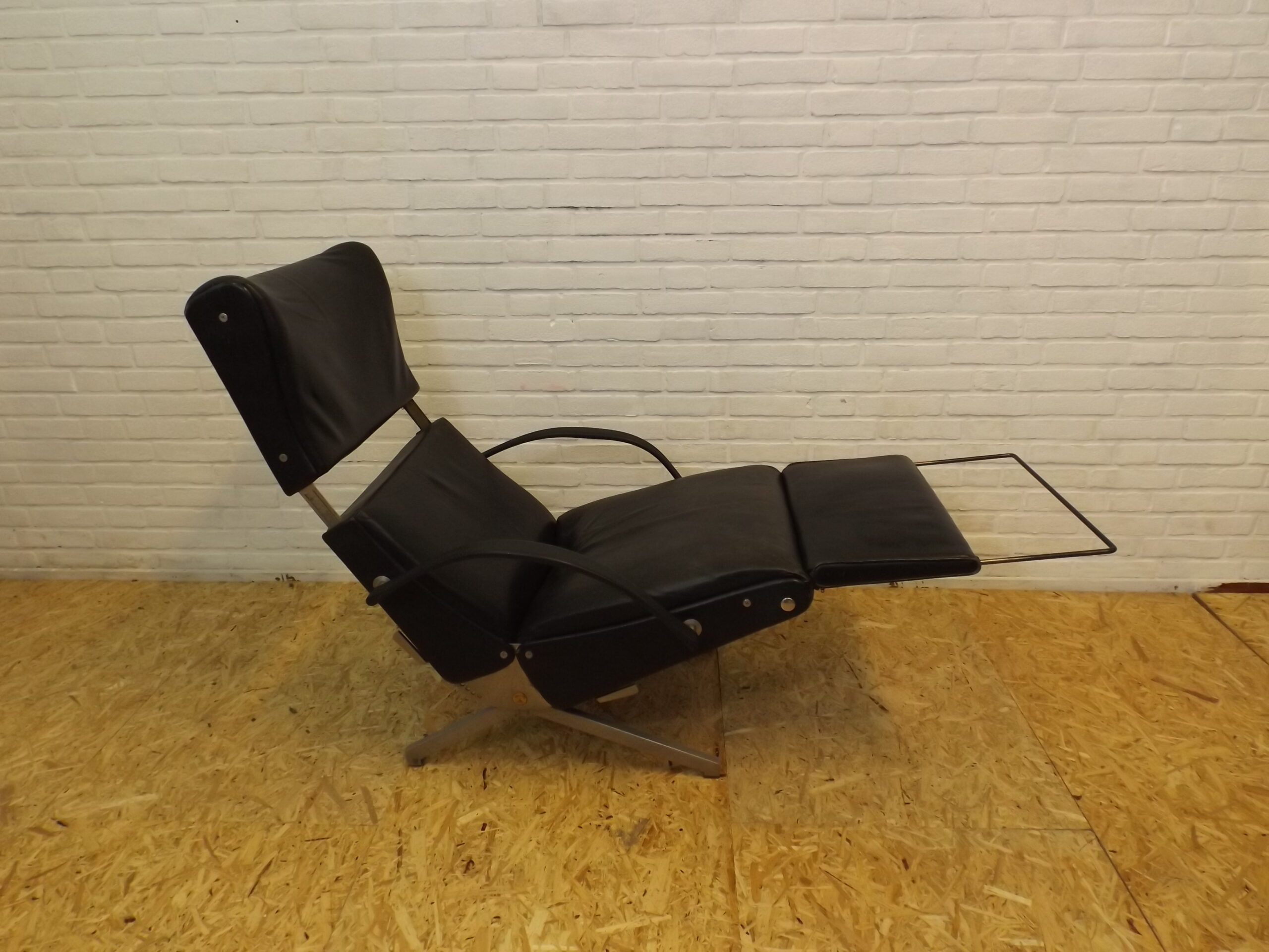 Tecno P40 Lounge chair