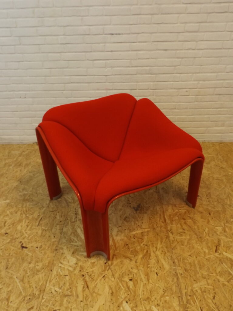 Artifort 300 Lounge chair Pierre Paulin