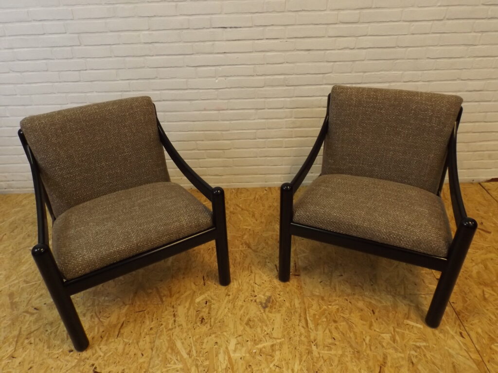 Set of 2 Carimate lounge chairs