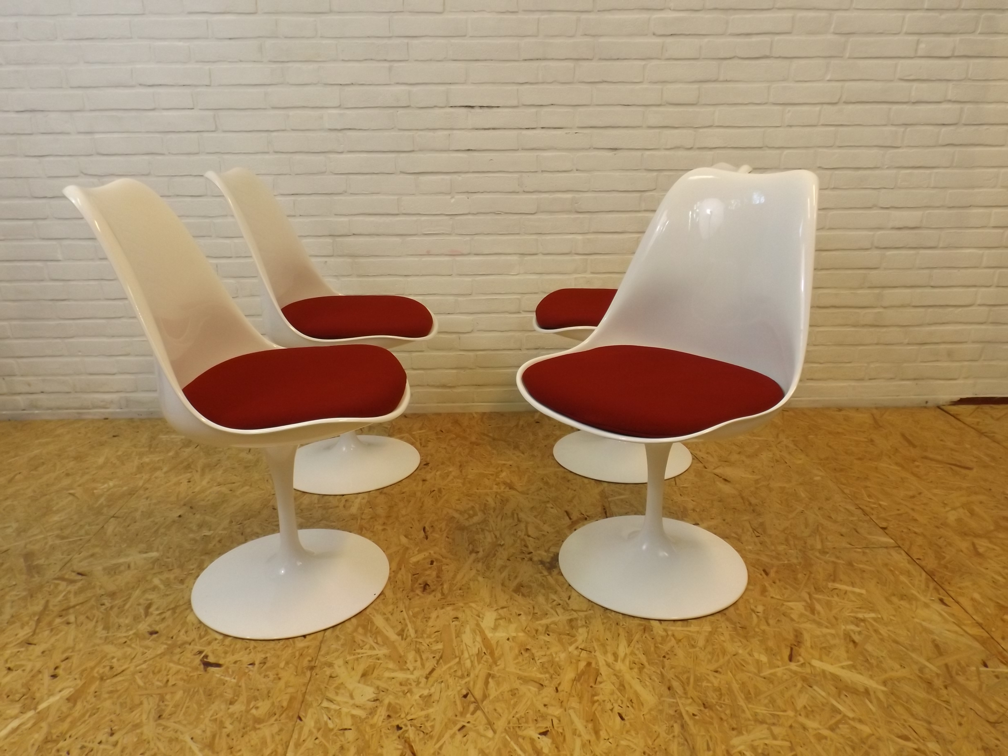 Set of 4 Tulip Chairs Eero Saarinen