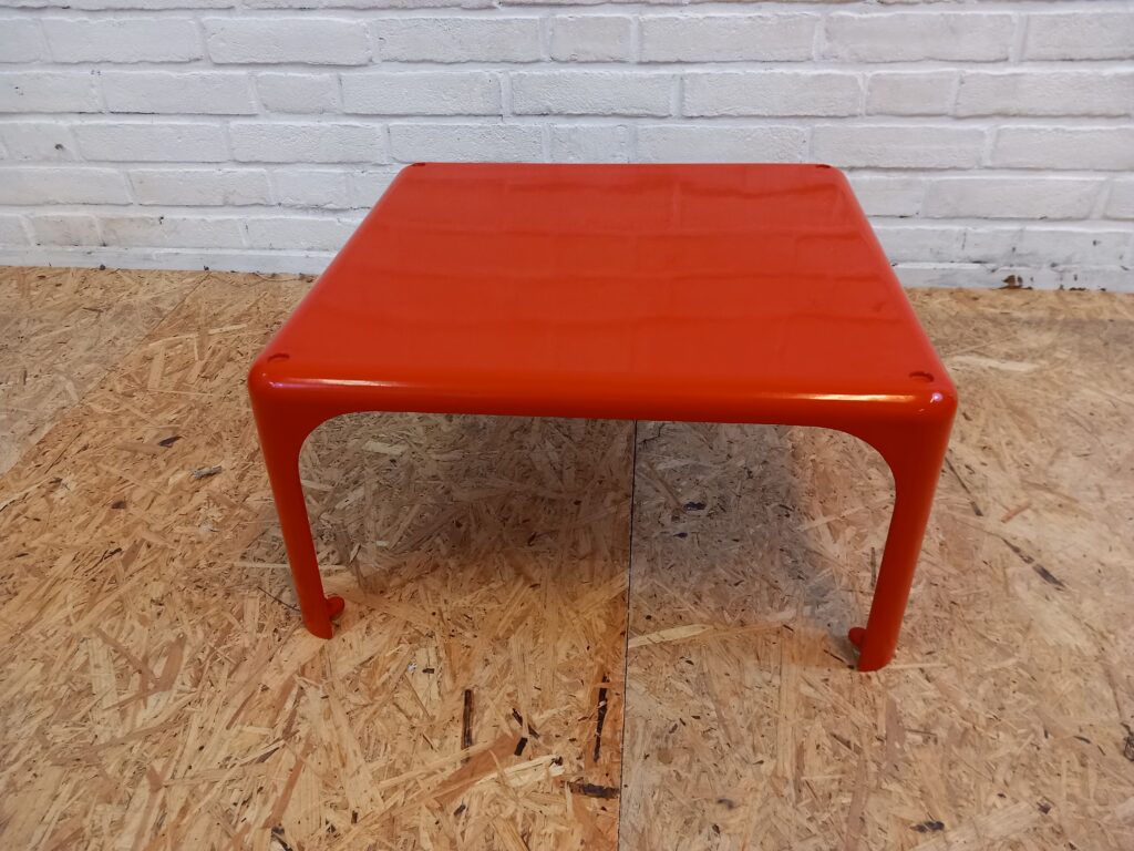 Demetrio side table red