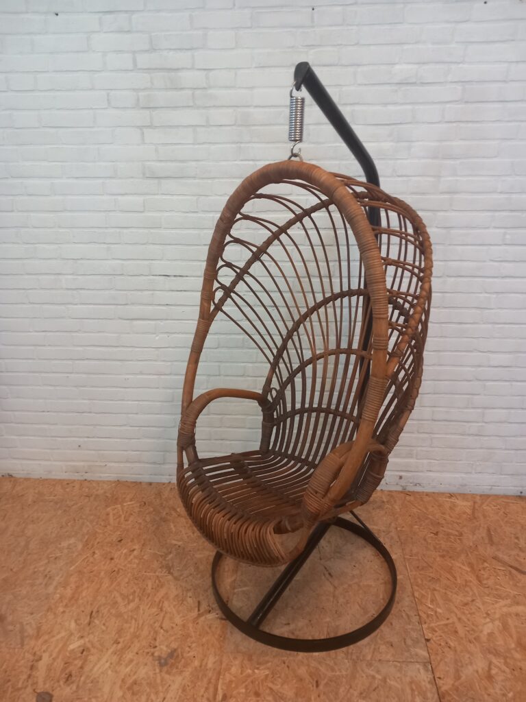 Rohé rattan hanging Chair