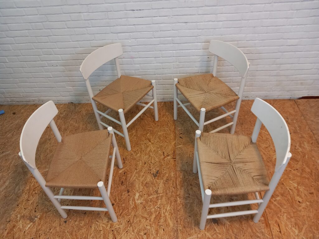 Set of 4 Fredericia J39 diner chairs