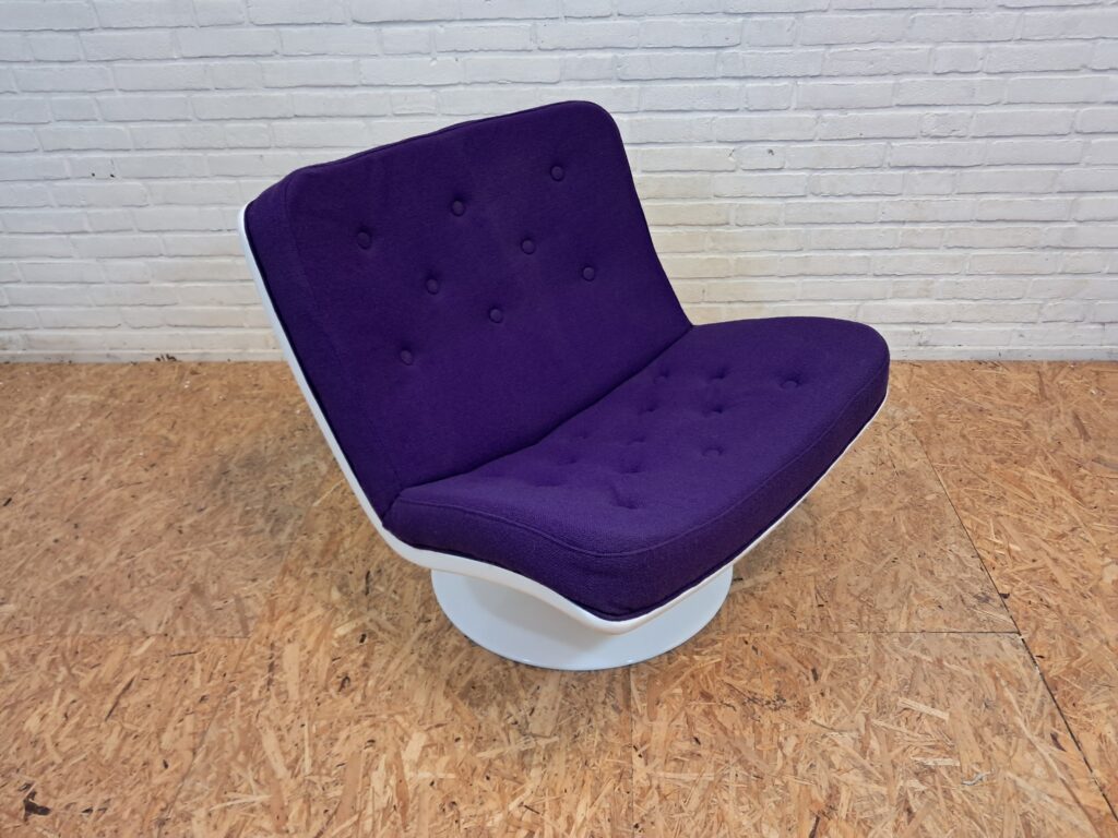 Artifort 975 Lounge chair  Harcourt