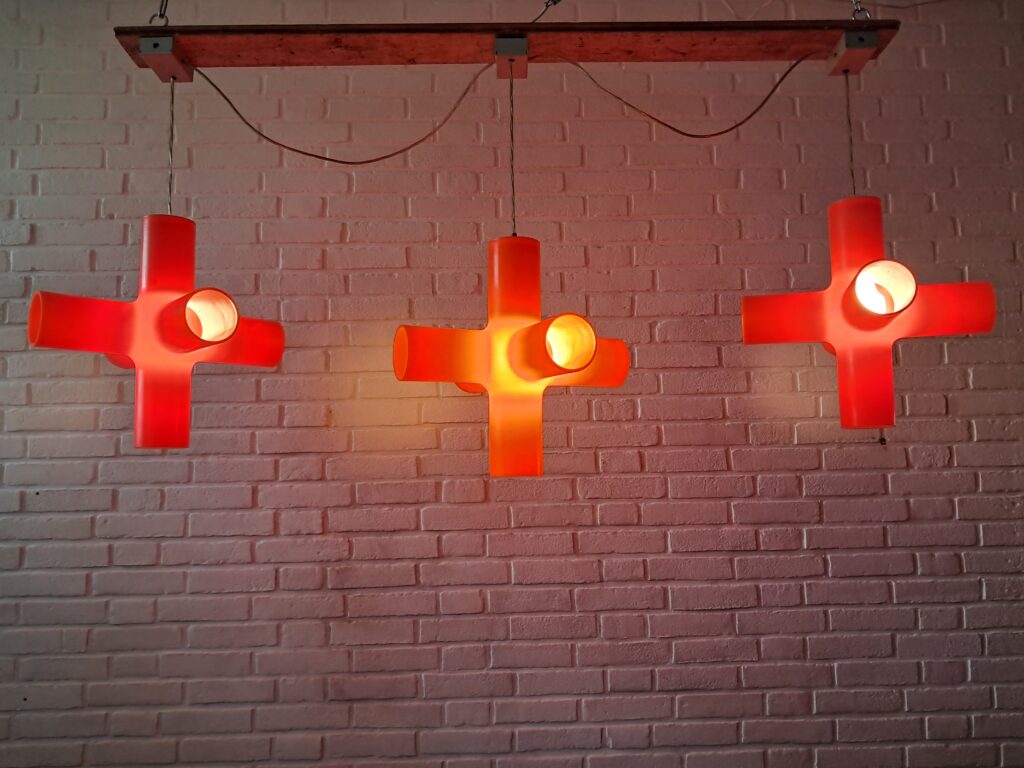 3 Cross Orange hanging lamps