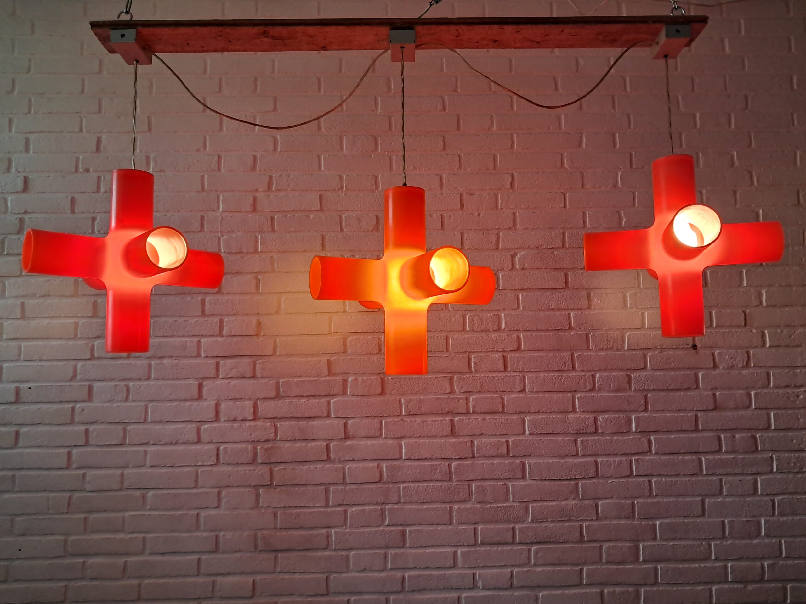 3 Cross Orange hanging lamps