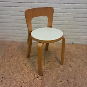 Aalvar Aalto children chair 65