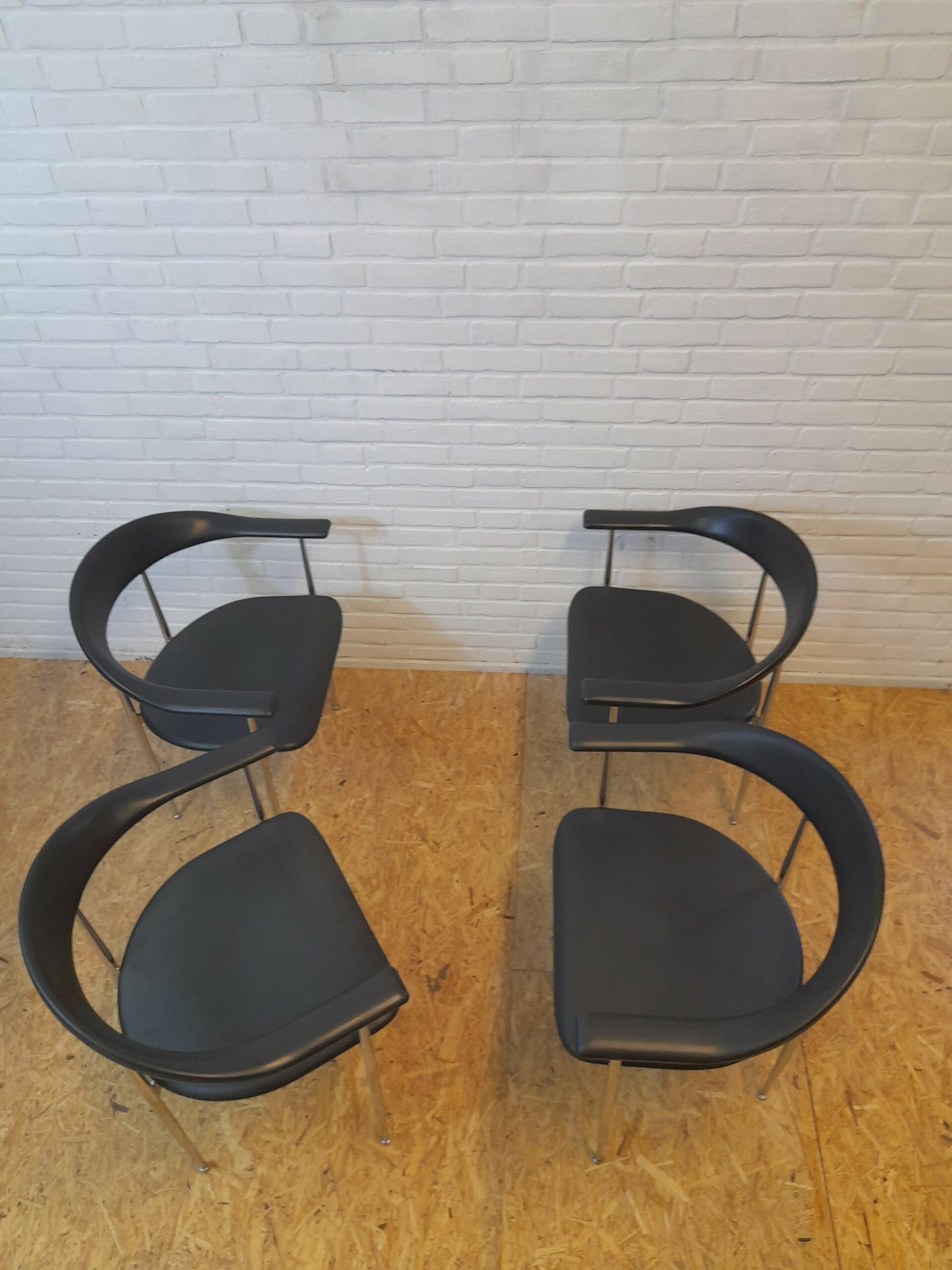 Set of 4 Fasem P40  diner chairs