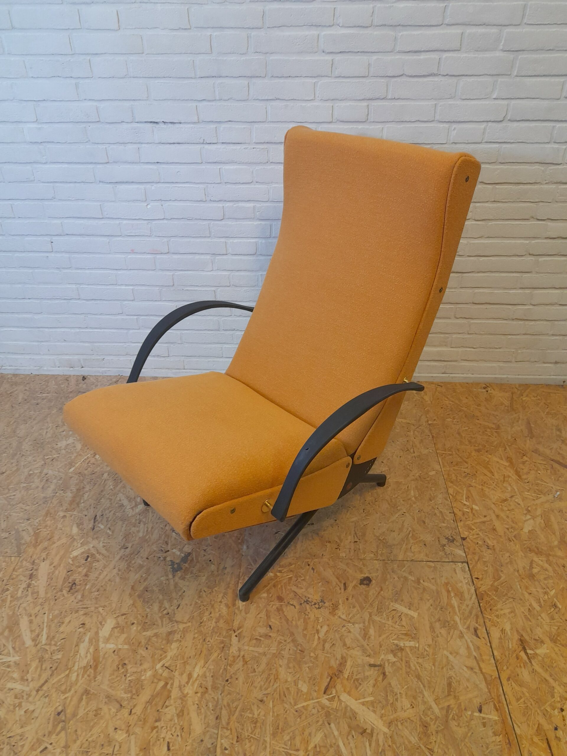 Tecno P 40 Lounge chair