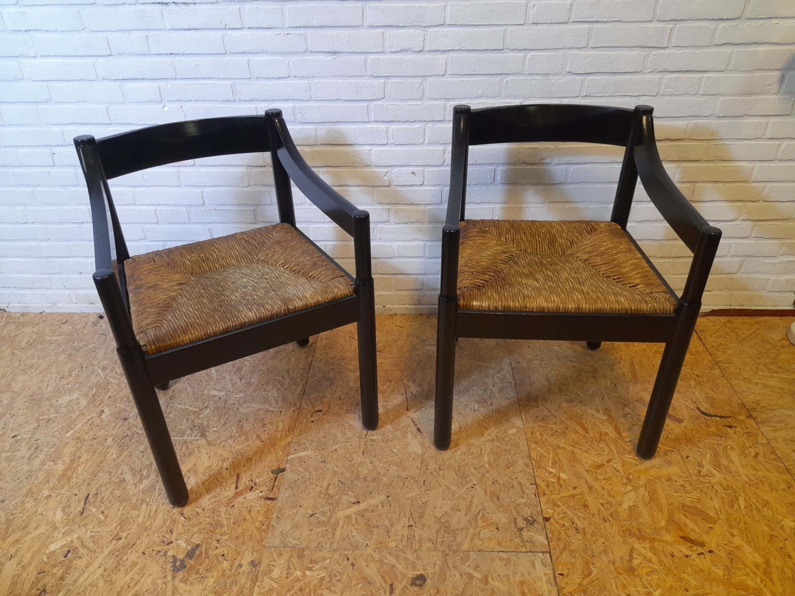 Carimate chairs set of 2, Vico Magistretti